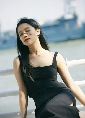  张婧仪 